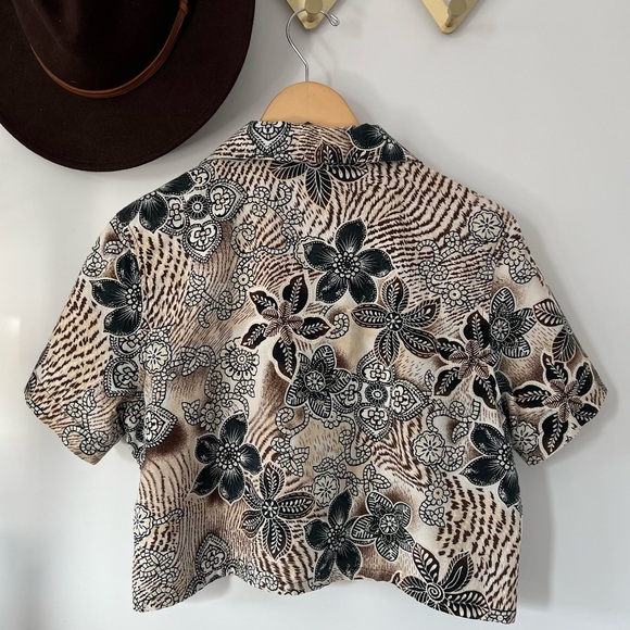 Vintage Vacay Cropped Top - Picture 2 of 5